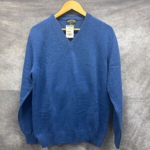 Cambridge Classics Wool Blend V-Neck Sweater Size Medium NWT